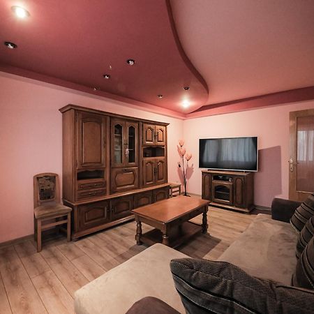 Apartament Centrul Vechi Curtea de Argeş Exterior foto