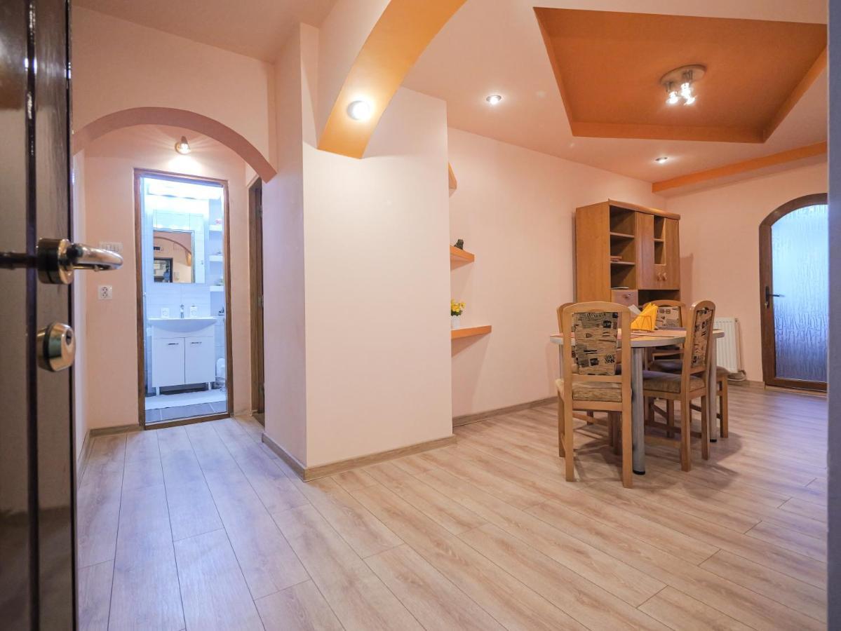 Apartament Centrul Vechi Curtea de Argeş Exterior foto