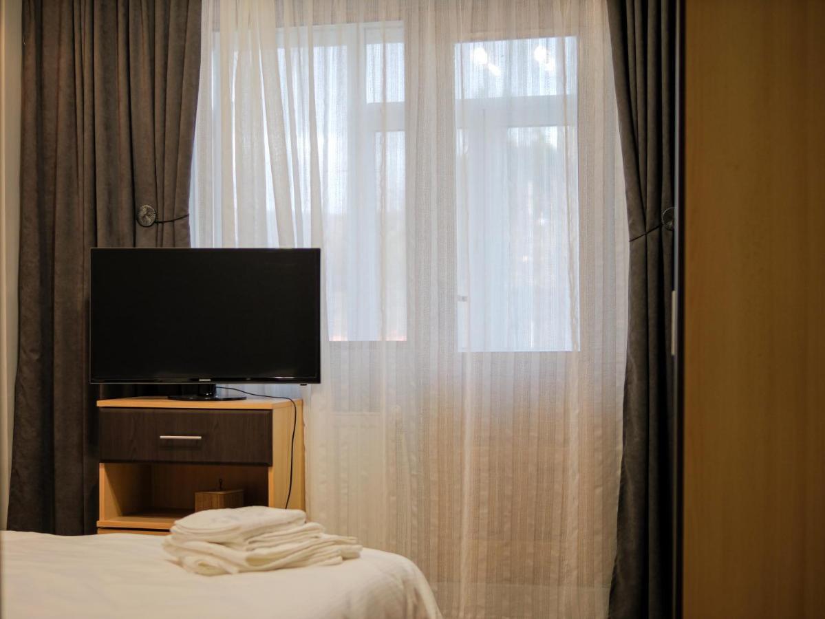 Apartament Centrul Vechi Curtea de Argeş Exterior foto