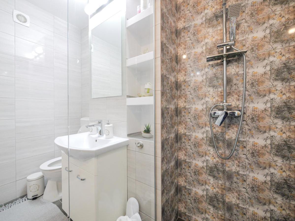 Apartament Centrul Vechi Curtea de Argeş Exterior foto