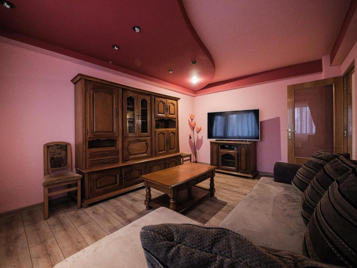 Apartament Centrul Vechi Curtea de Argeş Exterior foto