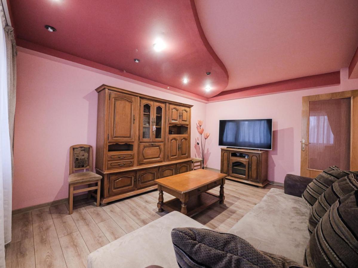Apartament Centrul Vechi Curtea de Argeş Exterior foto