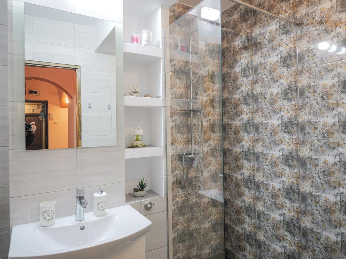 Apartament Centrul Vechi Curtea de Argeş Exterior foto
